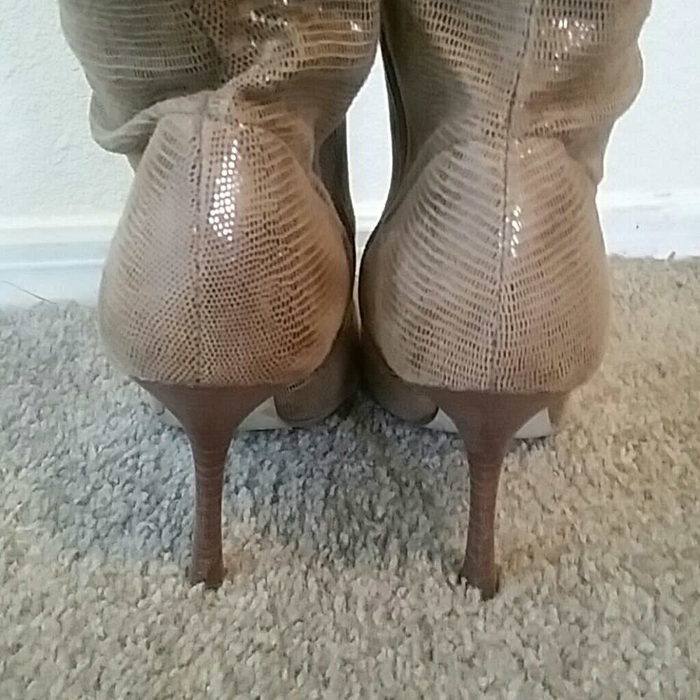COPY - GUESS boots. - Picture 3 of 3
